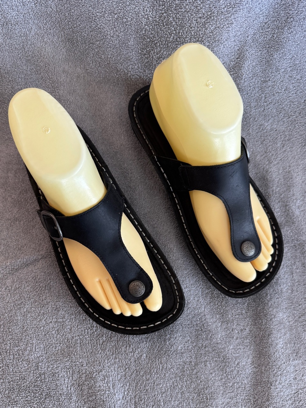 Alegria Vella Oiled Black Leather Thong Sandals Size 36 / 6